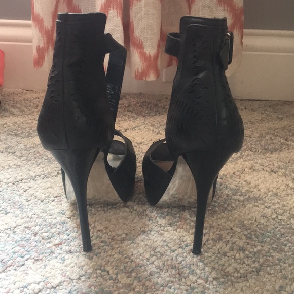 heels - Picture 4 of 7